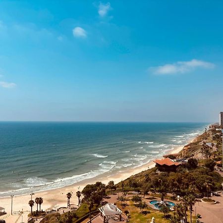 Sea-Front Apartment Нетанья Екстер'єр фото