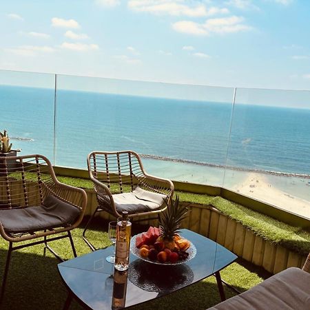 Sea-Front Apartment Нетанья Екстер'єр фото