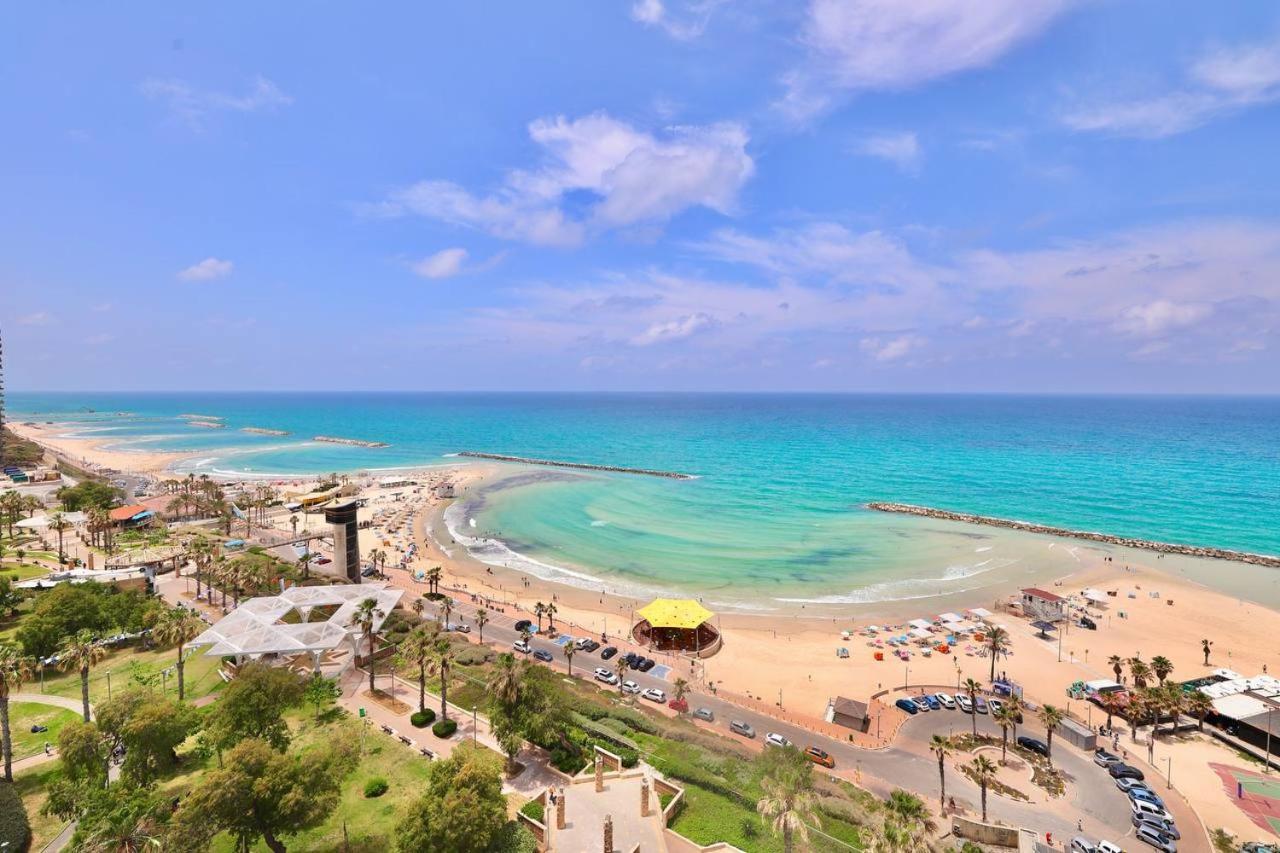 Sea-Front Apartment Нетанья Екстер'єр фото