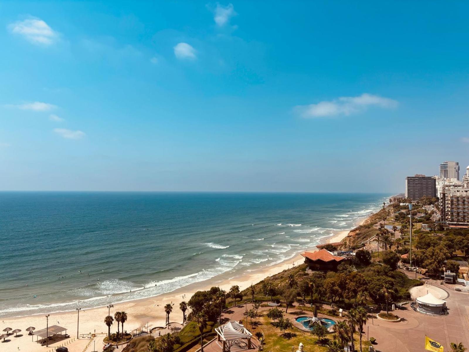 Sea-Front Apartment Нетанья Екстер'єр фото