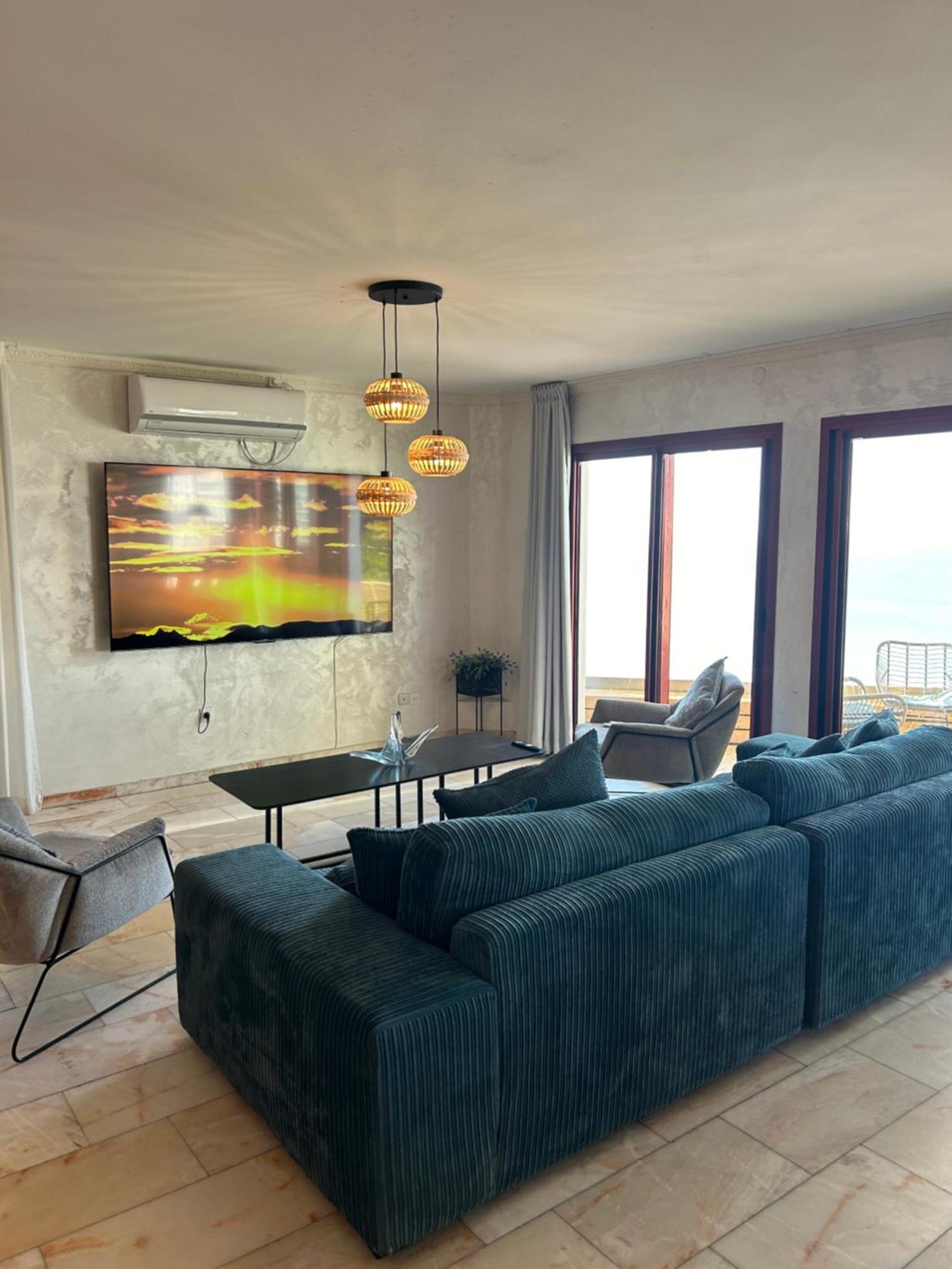 Sea-Front Apartment Нетанья Екстер'єр фото
